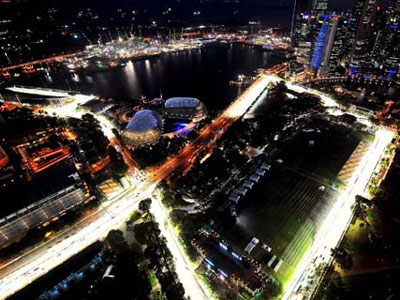 Αγώνας Formula 1 με φως που παράγουν 1.500 προβολείς!